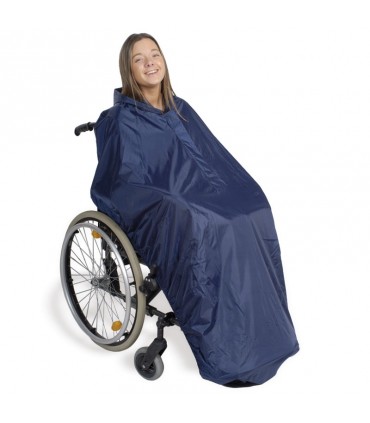Practico impermeable de nylon 100% con capucha ajustable.