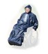 Practico y comodo impermeable con capucha ajustable y mangas.