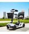 Scooter eléctrico desmontable Libercar Alfa en un paisaje con lago