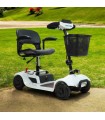 Scooter eléctrico desmontable Libercar Alfa en un paisaje.