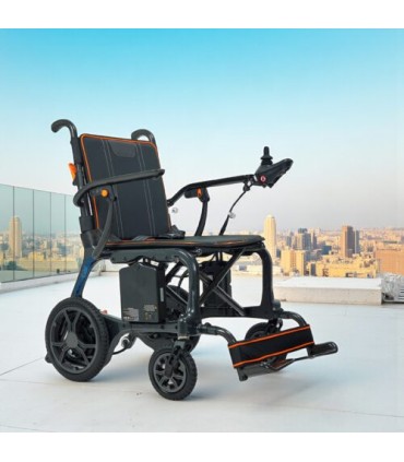Silla de ruedas eléctrica ultraligera VERA, fabricada en fibra de carbono y magnesio.