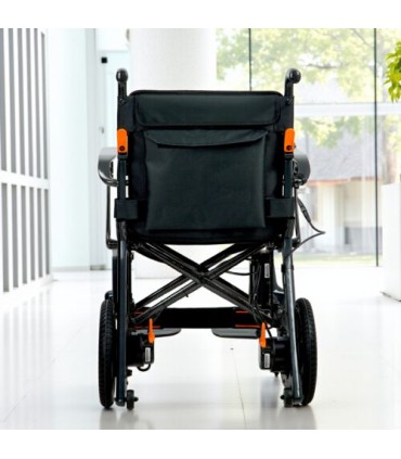 Silla de ruedas eléctrica ultraligera VERA, fabricada en fibra de carbono y magnesio.